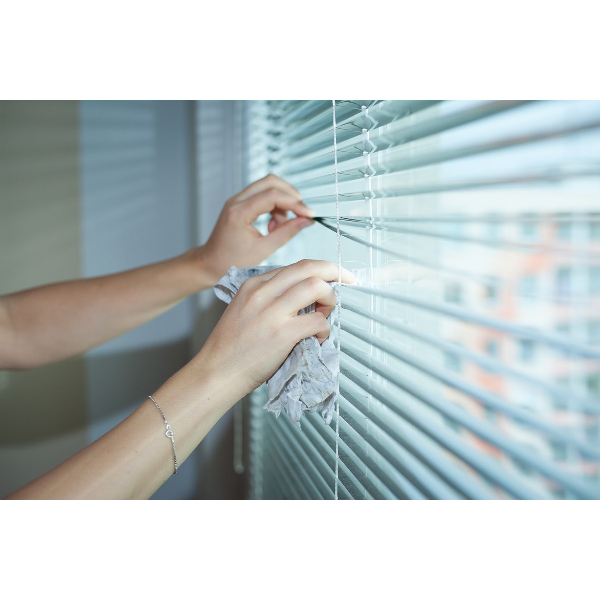 How to clean Blinds
