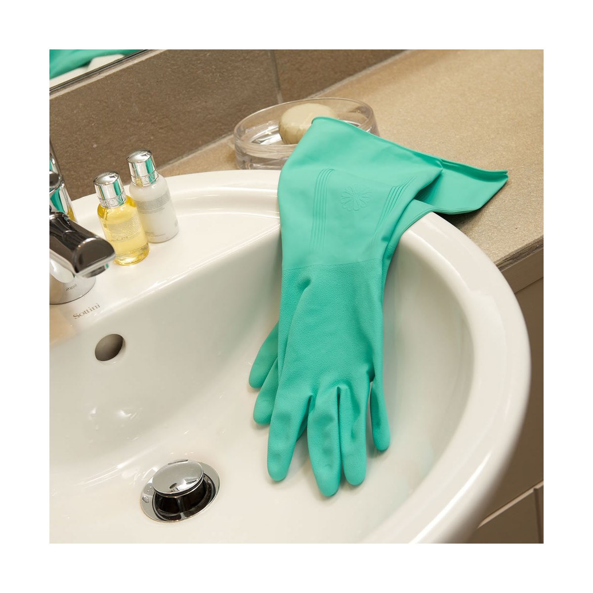 rubber gloves for cleaning bathrooms